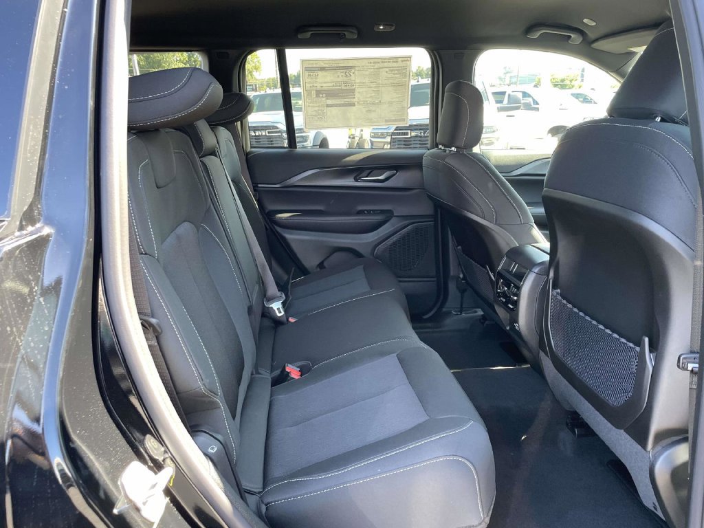 New 2027 Jeep Grand Cherokee 4WD image 18