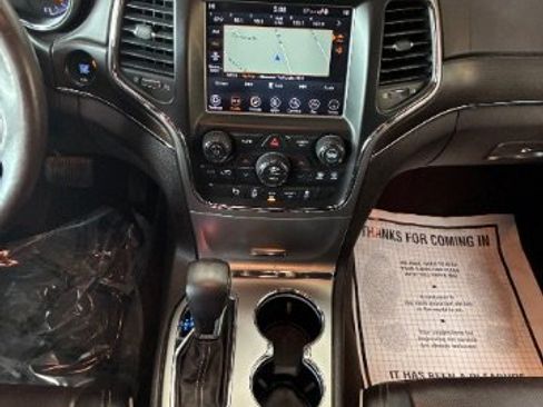 Used 2018 Jeep Grand Cherokee Overland image 25