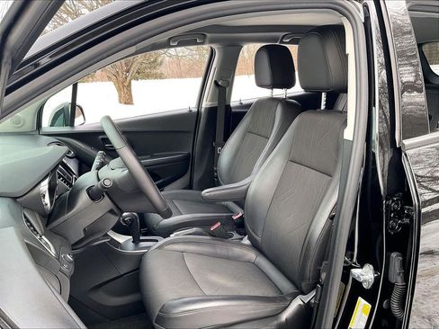 Used 2022 Chevrolet Trax LT w/ LT Convenience Package AWD/4WD image 9