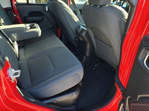 Used 2025 Jeep Wrangler Willys image 20