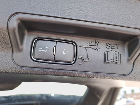 Used 2020 Ford Explorer XLT w/ Equipment Group 202A AWD/4WD image 14