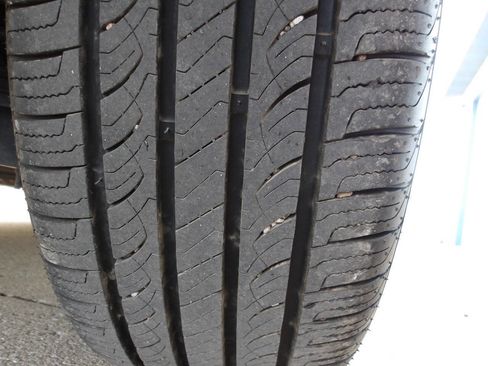 Used 2018 Kia Niro EX w/ EX Touring Graphite Edition FWD image 9