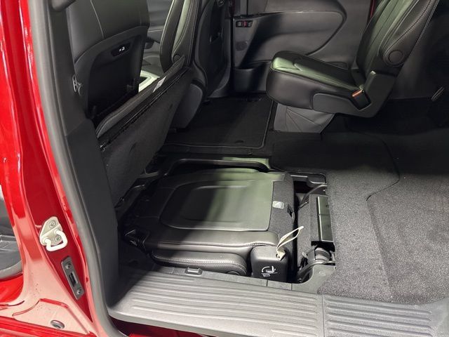 New 2026 Chrysler Pacifica Select AWD/4WD image 33