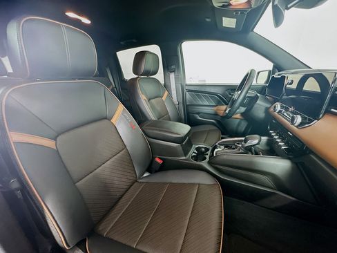 Used 2024 GMC Canyon AT4 w/ AT4 Premium Package image 28