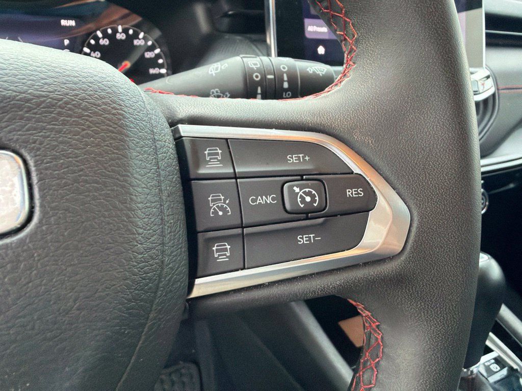 Used 2025 Jeep Compass Trailhawk AWD/4WD image 22