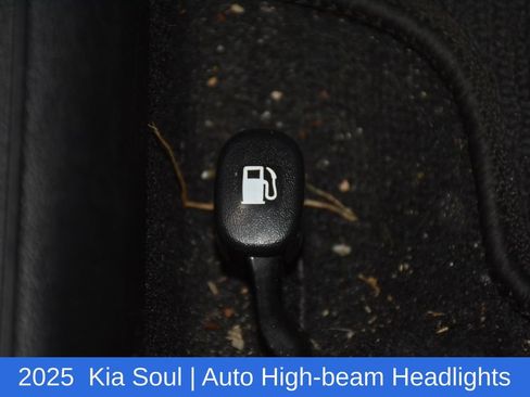 Used 2025 Kia Soul LX w/ LX Technology Package FWD image 11