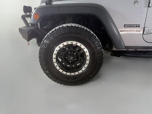 Used 2015 Jeep Wrangler Sport w/ Connectivity Group AWD/4WD image 30