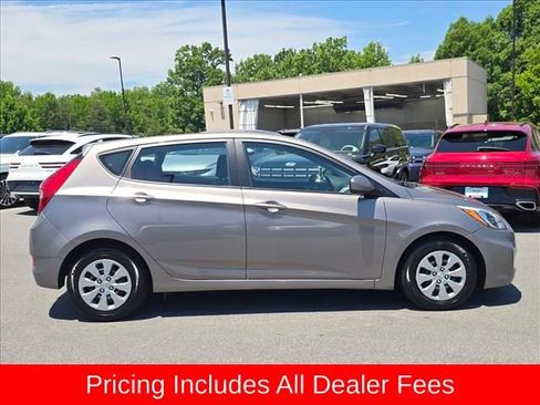 Used 2017 Hyundai Accent SE FWD image 2