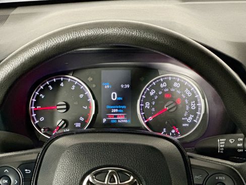 Used 2021 Toyota RAV4 LE AWD/4WD image 35