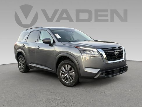 Used 2025 Nissan Pathfinder SV FWD image 1