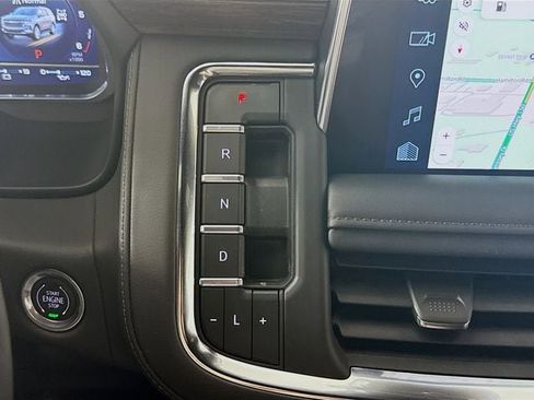 Used 2023 Chevrolet Suburban High Country image 20