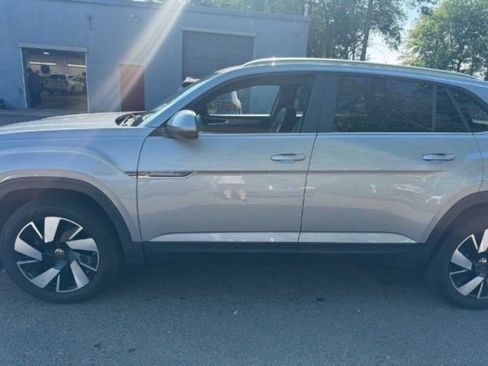 Used 2024 Volkswagen Atlas Cross Sport SE AWD/4WD image 3