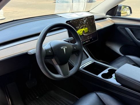 Used 2024 Tesla Model Y Long Range RWD image 19