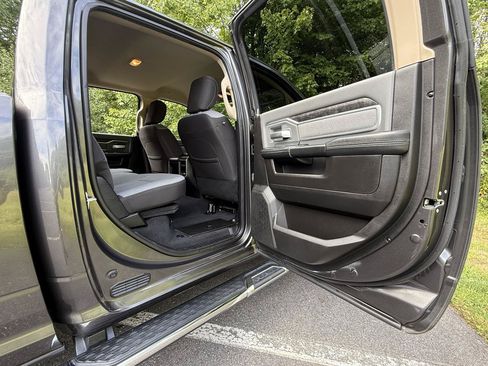 Used 2019 RAM 2500 Big Horn AWD/4WD image 29