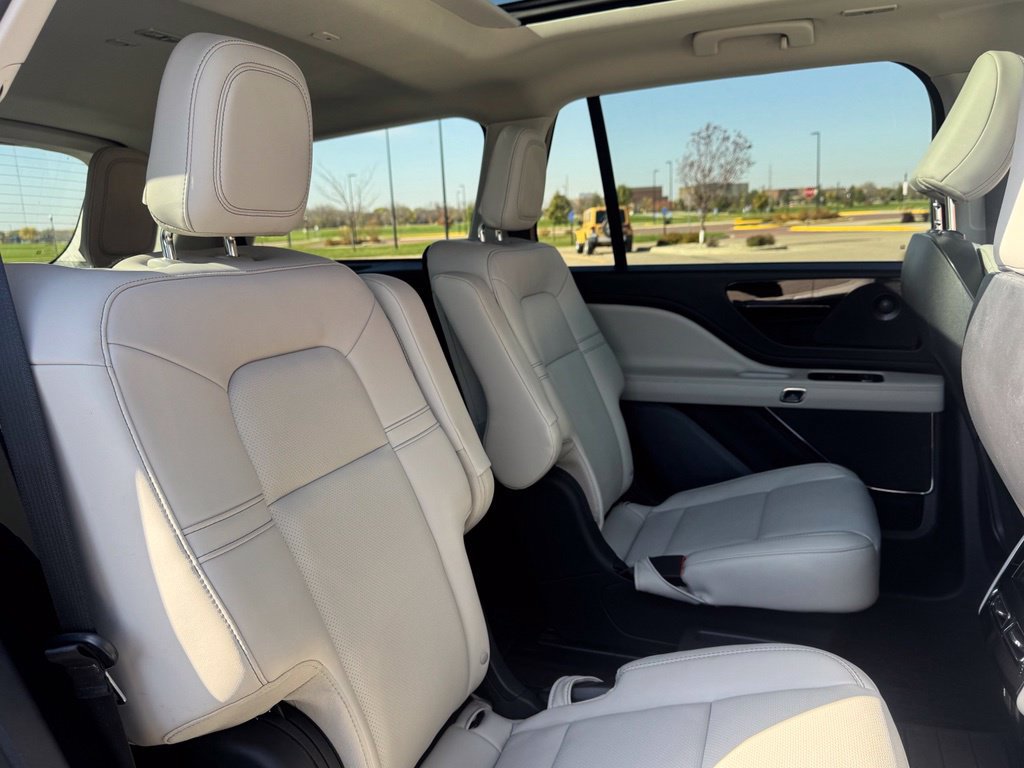 Used 2026 Lincoln Aviator AWD image 30