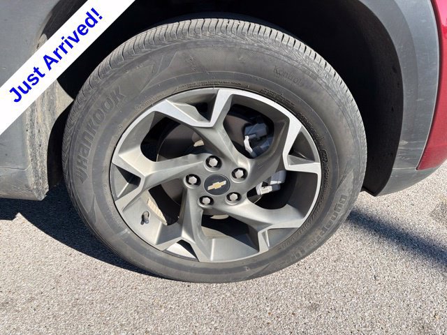 Used 2025 Chevrolet Trax LT w/ Driver Confidence Package FWD image 19