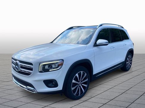 Used 2022 Mercedes-Benz GLB 250 w/ Premium Package Lite image 3