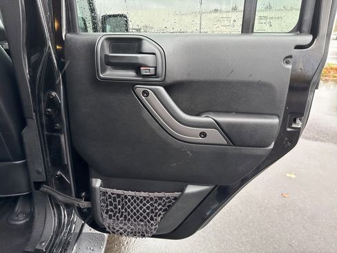 Used 2018 Jeep Wrangler Unlimited Sahara image 22