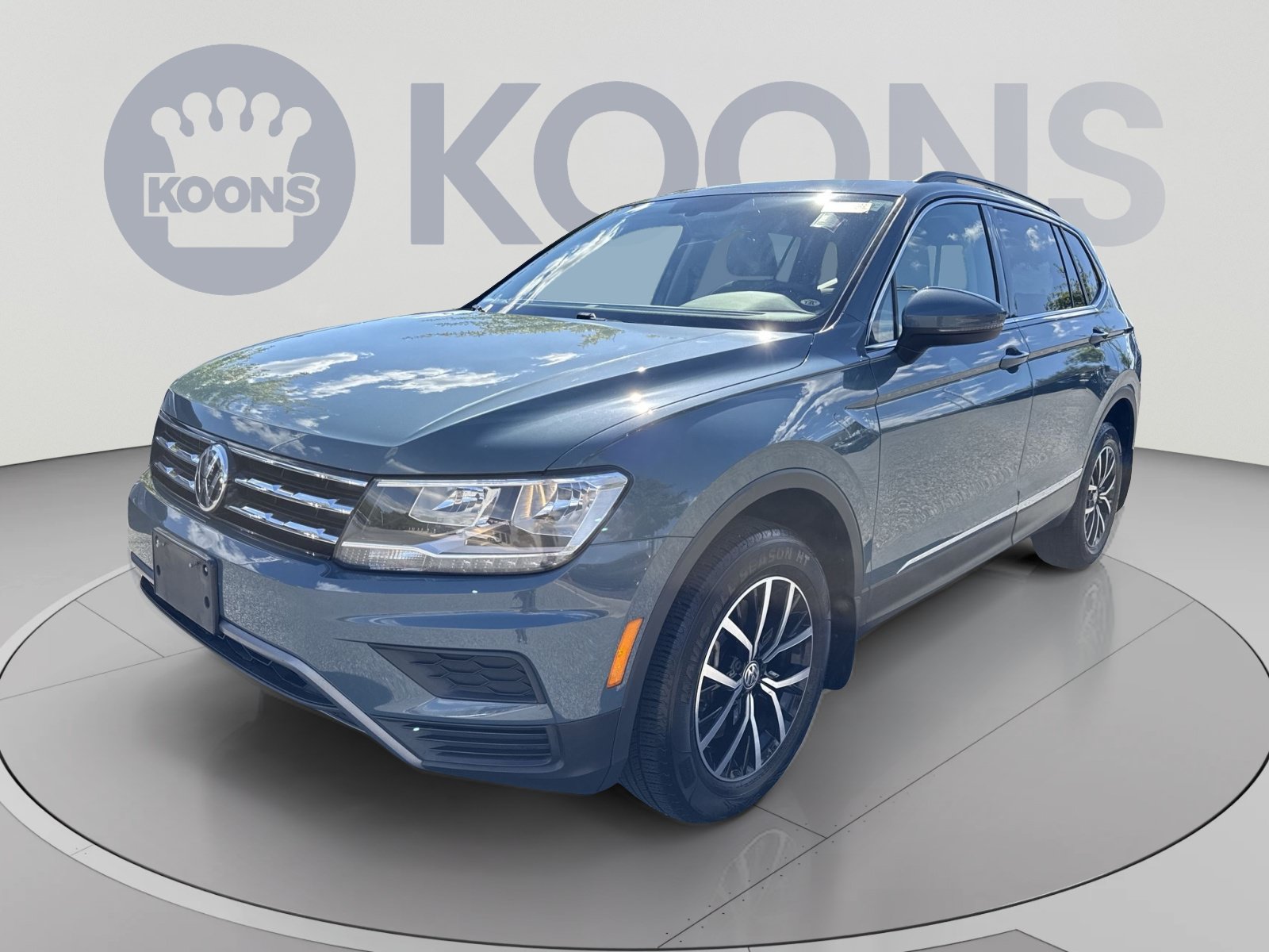 Used 2021 Volkswagen Tiguan SE AWD/4WD image 1