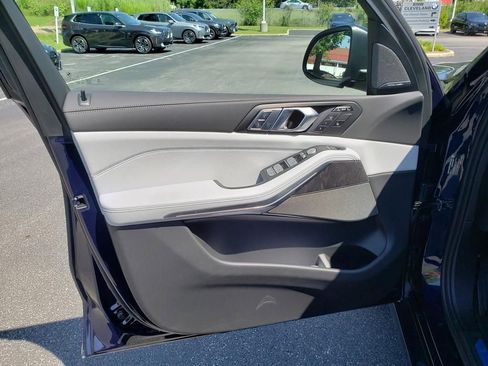 New 2026 BMW X7 xDrive40i w/ Premium Package image 12