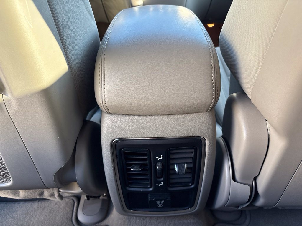 Used 2012 Jeep Grand Cherokee Laredo w/ Laredo E Group AWD/4WD image 19