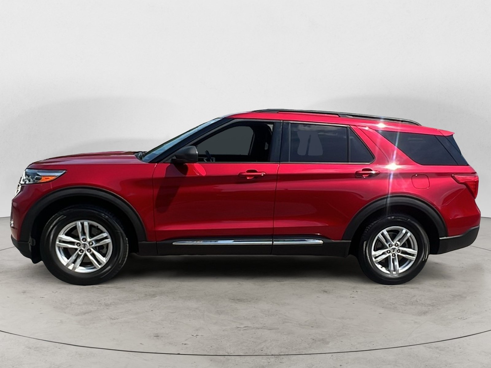 Used 2020 Ford Explorer XLT RWD image 3