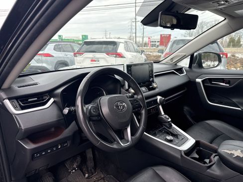 Used 2019 Toyota RAV4 Limited image 13