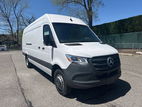 Used 2024 Mercedes-Benz Sprinter 3500 image 11