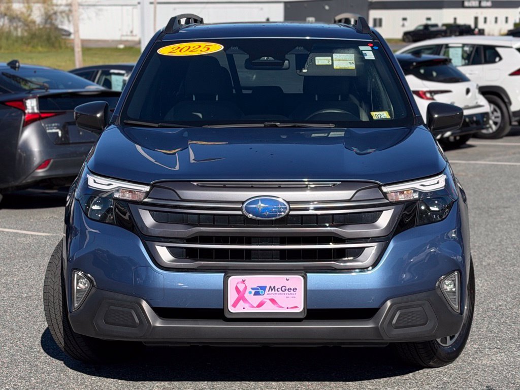 Used 2025 Subaru Forester Premium AWD/4WD image 2