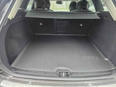 Certified 2025 Volvo XC60 B5 Core w/ Protection Package Premier image 17