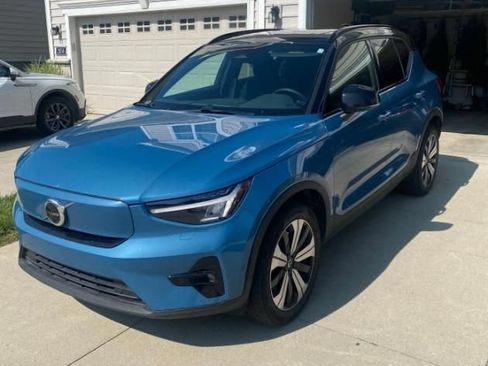 Used 2023 Volvo XC40 Recharge Plus AWD/4WD image 2