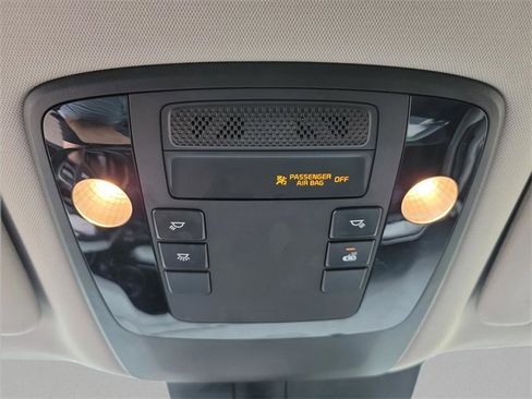 Used 2022 Kia Carnival LX image 31