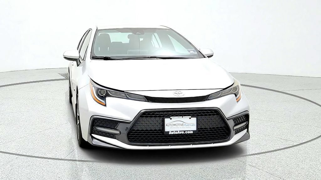 Used 2020 Toyota Corolla SE FWD image 2