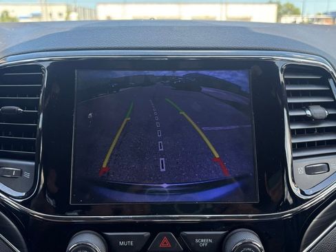 Used 2019 Jeep Grand Cherokee Limited image 22