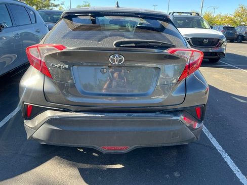Used 2018 Toyota C-HR XLE FWD image 6