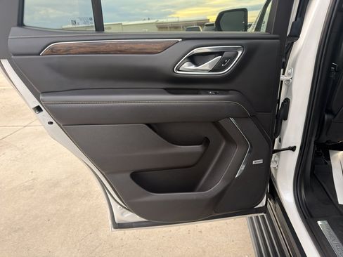 Used 2023 Chevrolet Tahoe Premier AWD/4WD image 18