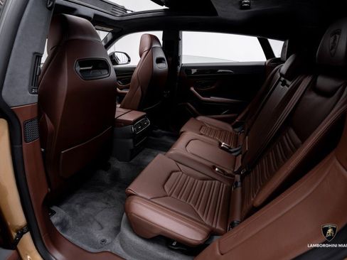 Used 2025 Lamborghini Urus SE image 50