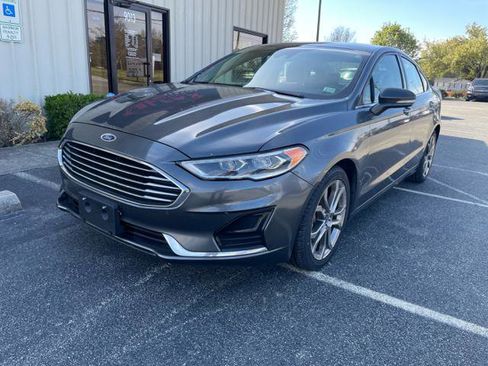 Used 2020 Ford Fusion SEL image 2