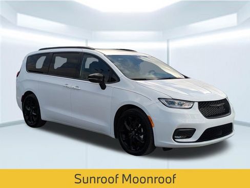 Used 2026 Chrysler Pacifica Limited w/ S Appearance Package image 9