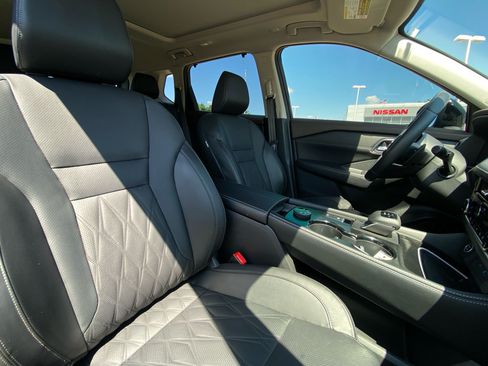 Used 2023 Nissan Rogue Platinum w/ Platinum Premium Package AWD/4WD image 17