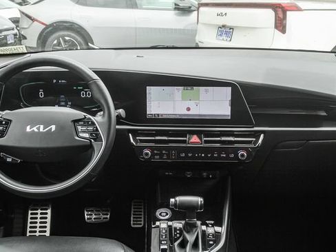 Used 2023 Kia Niro SX Touring FWD image 13