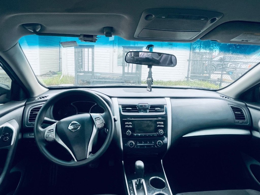 Used 2014 Nissan Altima 2.5 S w/ Display Audio Package FWD image 4