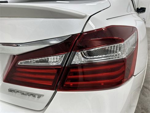 Used 2016 Honda Accord Sport image 11