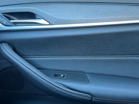 Used 2023 BMW 530e RWD image 20