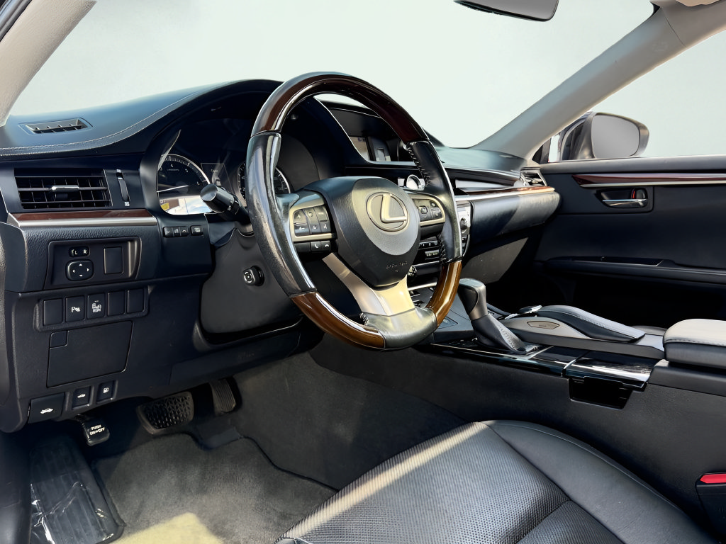 Used 2016 Lexus ES 350 w/ Navigation System Package FWD image 54