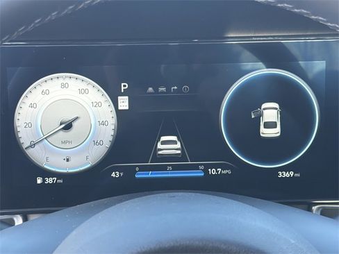 Certified 2025 Hyundai Elantra SEL image 25