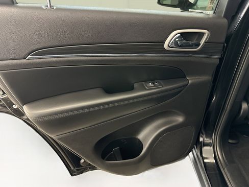 Used 2019 Jeep Grand Cherokee Limited image 28