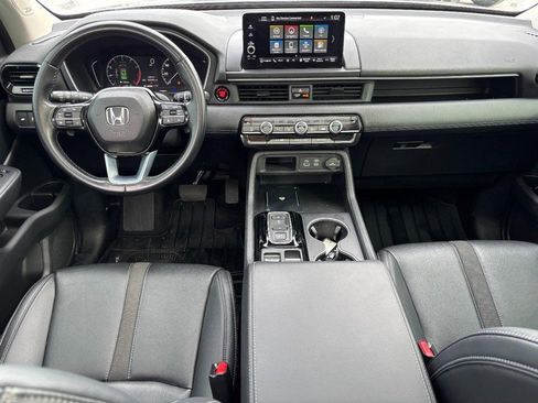 Used 2023 Honda Pilot Touring image 14