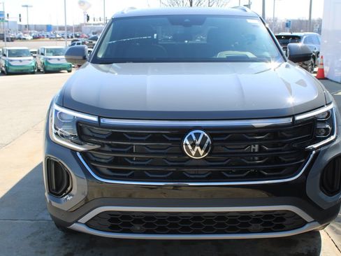 New 2026 Volkswagen Atlas Cross Sport SEL AWD/4WD image 2
