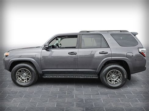 Used 2020 Toyota 4Runner 4WD image 4